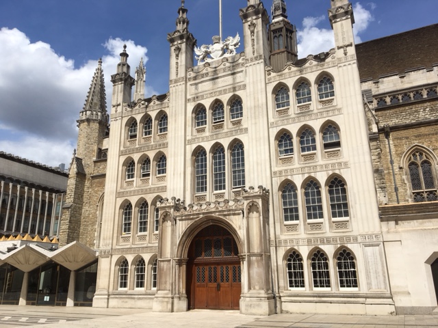 Guildhall in City of London has a free art gallery & roman ruins below!